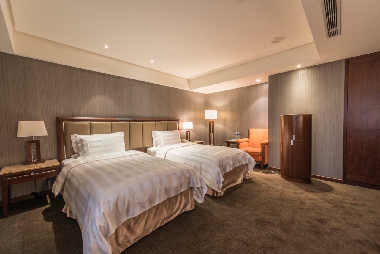 Royal Biz Taipei Hotel Exterior photo