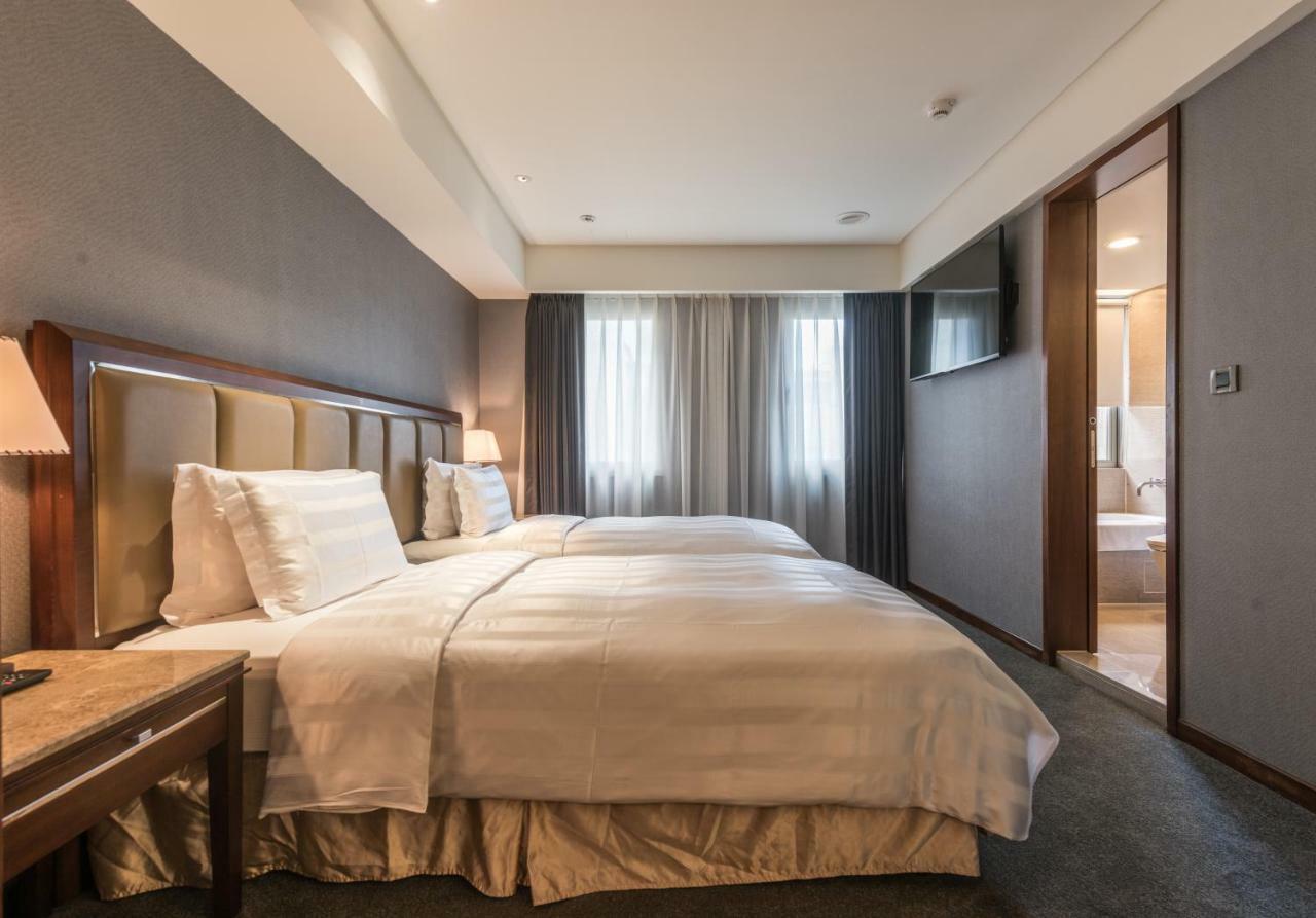 Royal Biz Taipei Hotel Exterior photo